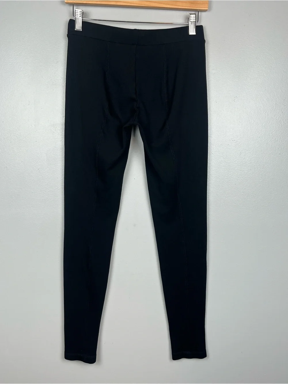 Vince black ponte knit back seam leggings, size small.